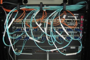 IBM Blue Gene/P: коммутация узлов ввода-вывода, фронтэндов, сервисных узлов и GPFS-серверов на 10-гигабитный свитч. Фото (c) А. П. Григорьев